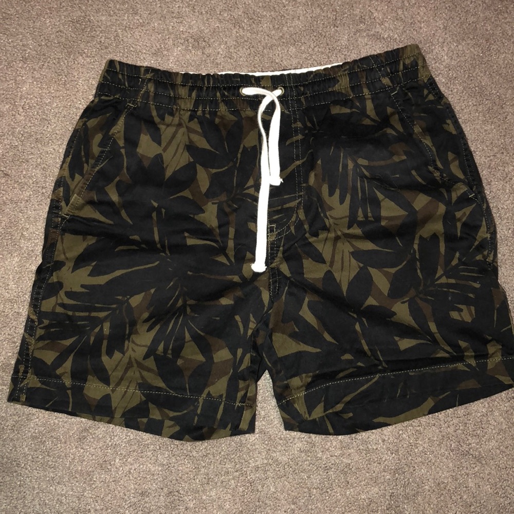 J Crew Men’s Shorts Camo Floral